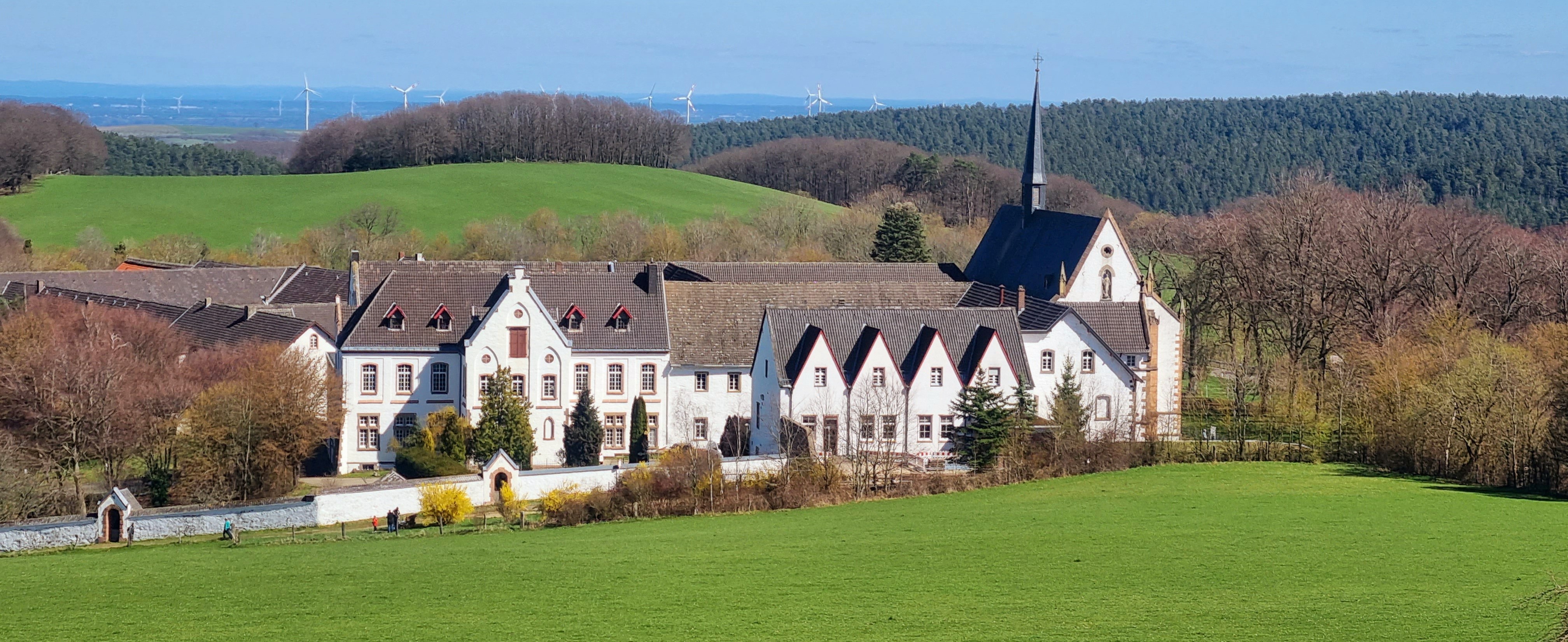 Von Vogelsang über die Urfttalsperre und den Kermeter nach Gemünd